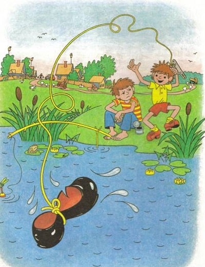 Мальчик бросает галошу в озеро и мешает своему другу ловить рыбу